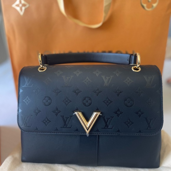 Louis Vuitton Limited Edition Very One Handle Monogram Leather in Noir - Picture 2 of 5